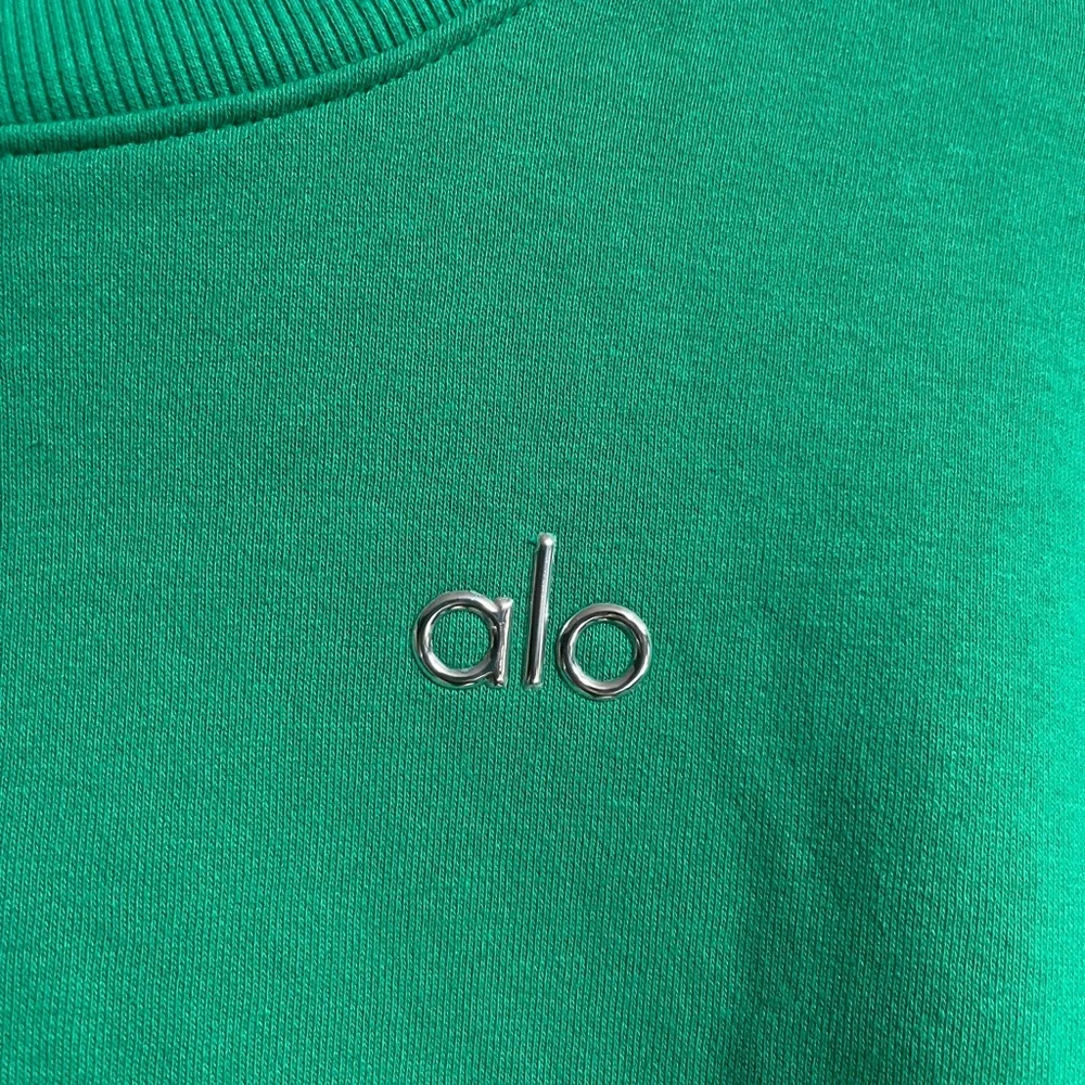 Alo Yoga | Accolade Crewneck In Spruce Green - Picture 4 of 5